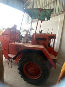 รถตัก MITSUI สีส้ม มีหลังคา