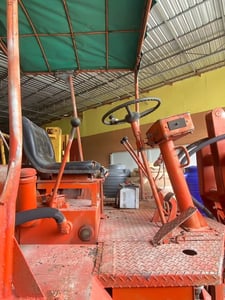 รถตัก MITSUI สีส้ม มีหลังคา