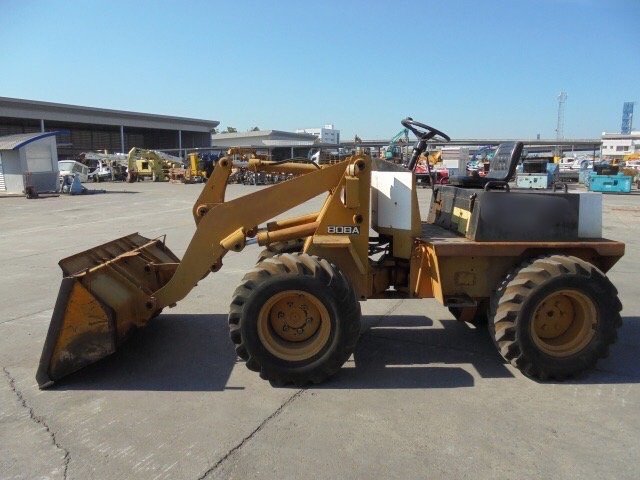 รถตัก ล้อยาง TCM 808A