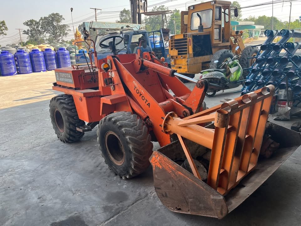 รถตักล้อยาง รถตักล้อยาง