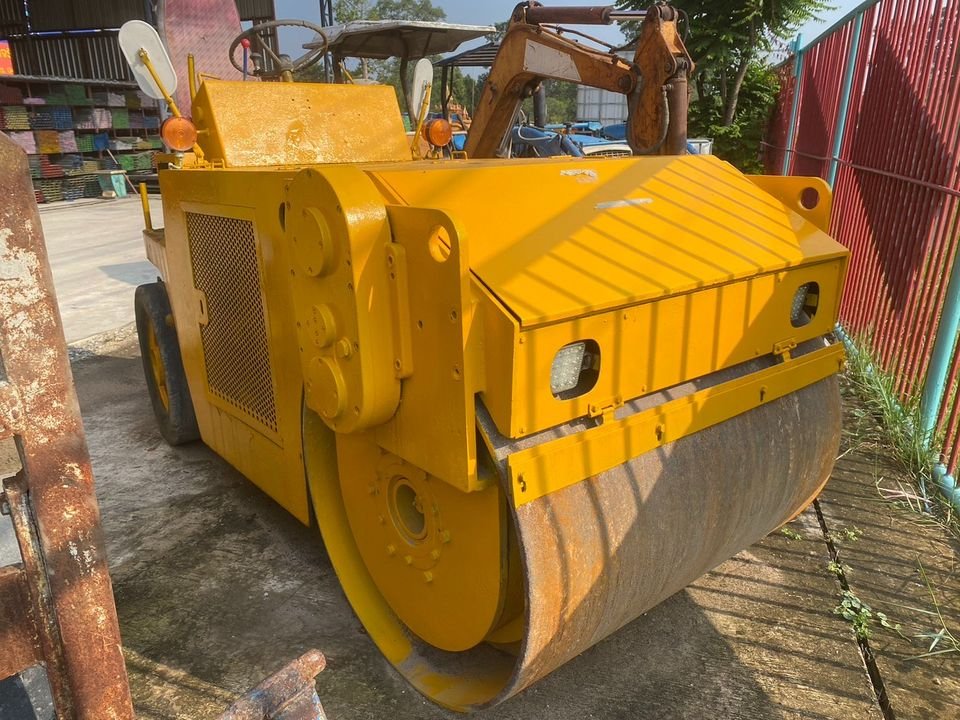 รถบด BOMAG 4 ตัน เก่า-นอก เอวแข็ง สภาพดี ใช้งานได้ดีเต็มกำลัง รถบด BOMAG 4 ตัน เก่า-นอก เอวแข็ง สภาพดี ใช้งานได้ดีเต็มกำลัง