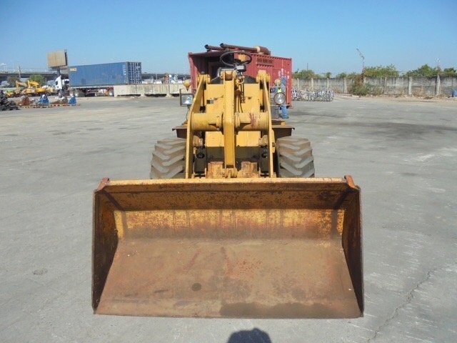 รถตัก ล้อยาง TCM 808A