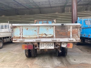 ISUZU NKR รถบรรทุก 6ล้อ กระบะเหล็ก ปี2017