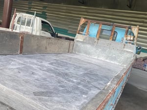 ISUZU NKR รถบรรทุก 6ล้อ กระบะเหล็ก ปี2017