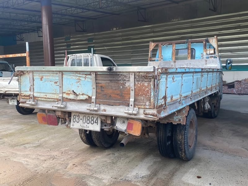 ISUZU NKR รถบรรทุก 6ล้อ กระบะเหล็ก ปี2017