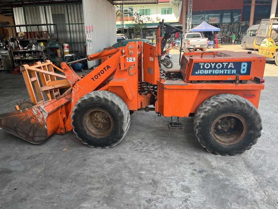 รถตักล้อยาง รถตักล้อยาง