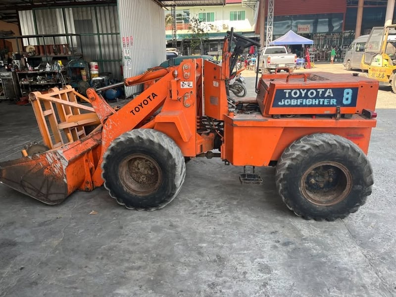 รถตักล้อยาง