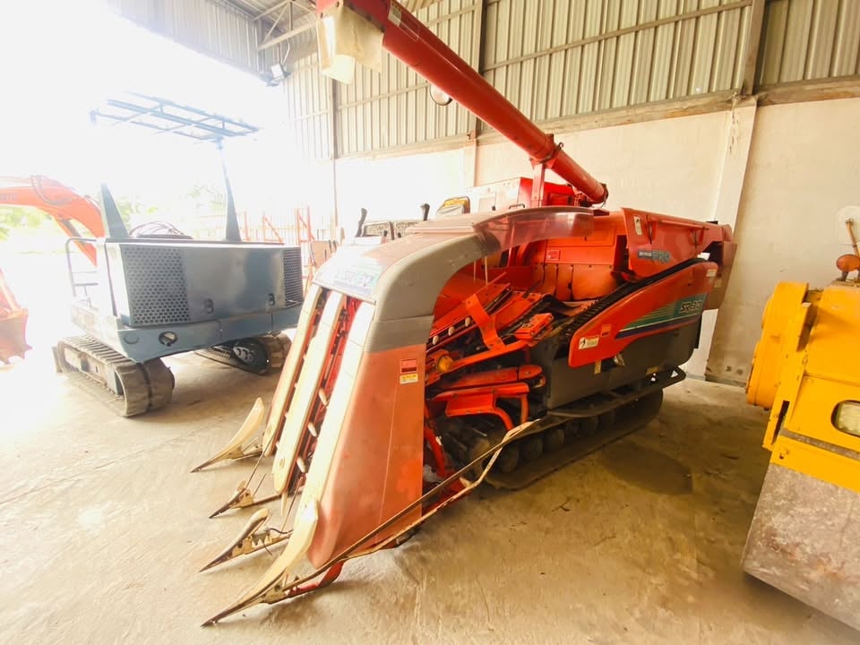 รถเกี่ยวข้าว Kubota SR30 Sky Road Pro รถเกี่ยวข้าว Kubota SR30 Sky Road Pro
