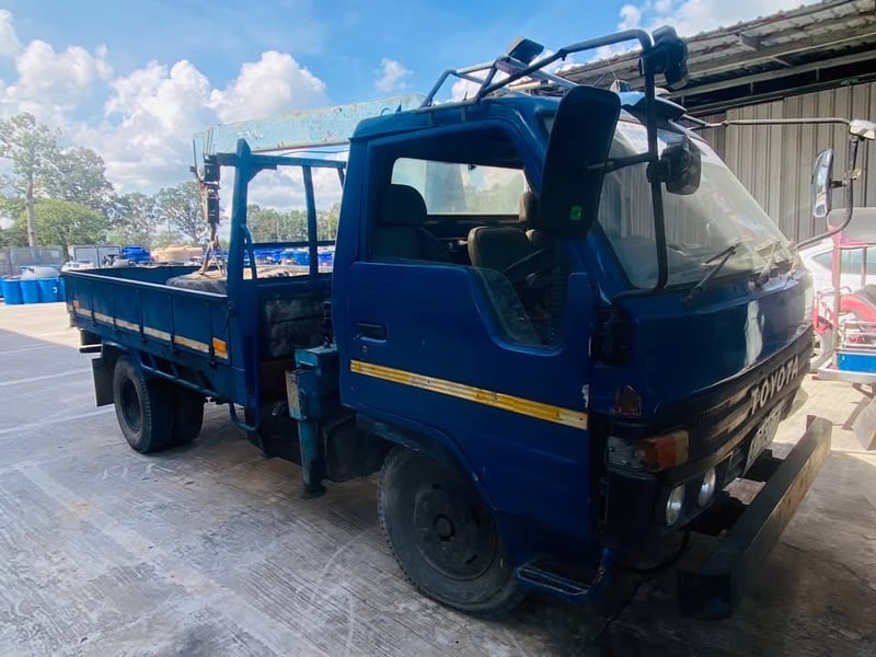 รถหกล้อติดเครน 2 ตัน โตโยต้า ไดน่า รถหกล้อติดเครน 2 ตัน โตโยต้า ไดน่า