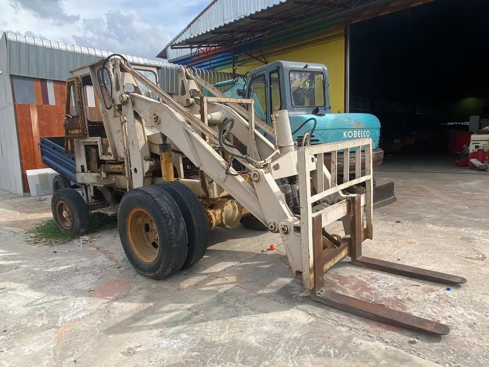 รถตักงาโฟล์คลิฟ KOMATSU SD20 รถตักงาโฟล์คลิฟ KOMATSU SD20