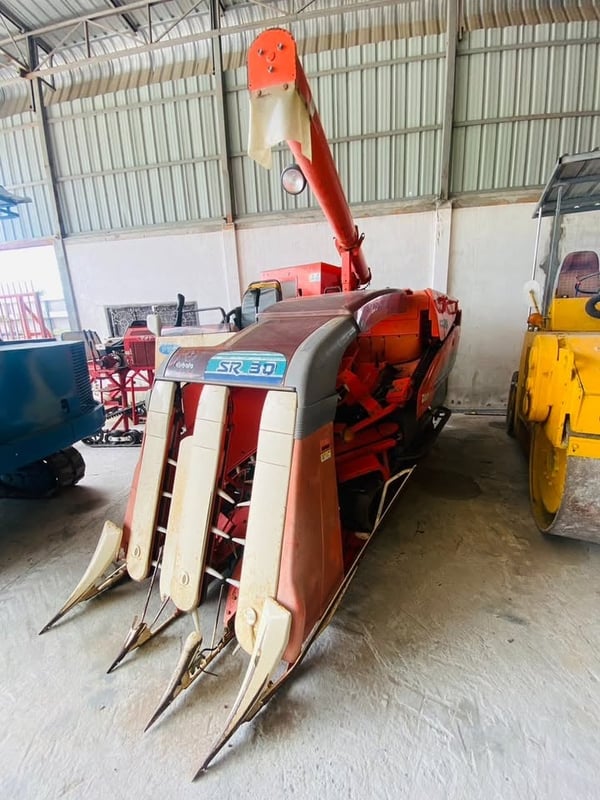 รถเกี่ยวข้าว Kubota SR30 Sky Road Pro