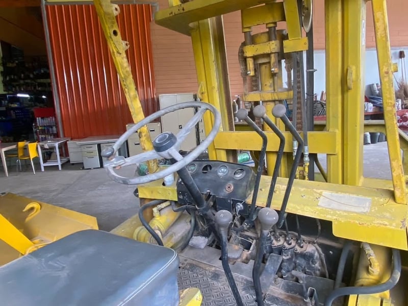 รถโฟล์คลิฟเหลือง KOMATSU FD35 3.5ตัน เสาสูง 3 เมตร รถโฟล์คลิฟเหลือง KOMATSU FD35 3.5ตัน เสาสูง 3 เมตร