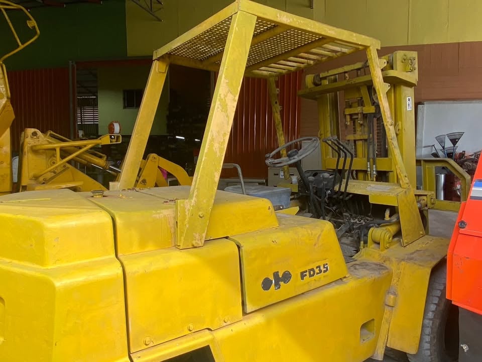 รถโฟล์คลิฟสีเหลือง KOMATSU FD50 5ตัน เสาสูง 3 เมตร