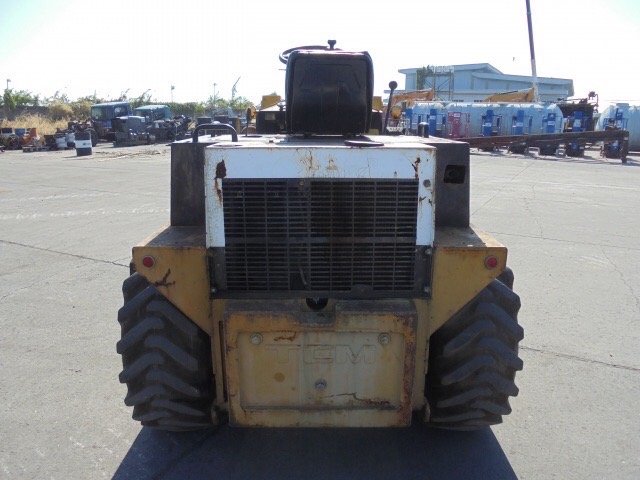 รถตัก ล้อยาง TCM 808A