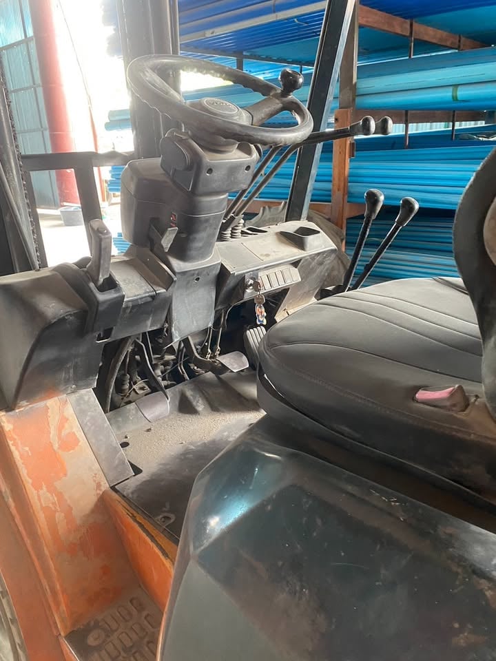 รถโฟล์คลิฟท์ TOYOTA รุ่น 7 สีส้ม รถโฟล์คลิฟท์ TOYOTA รุ่น 7 สีส้ม