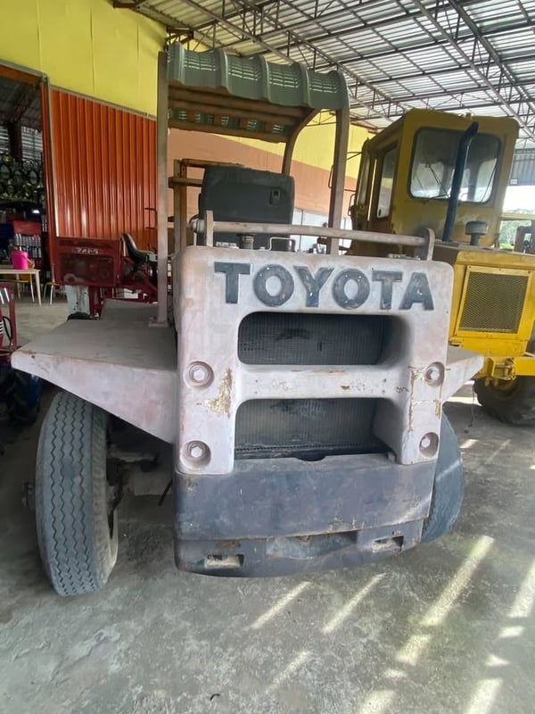 รถโฟล์คลิฟ TOYOTA โฟวิล 2.5ตัน ขับเคลื่อน 4 ล้อ