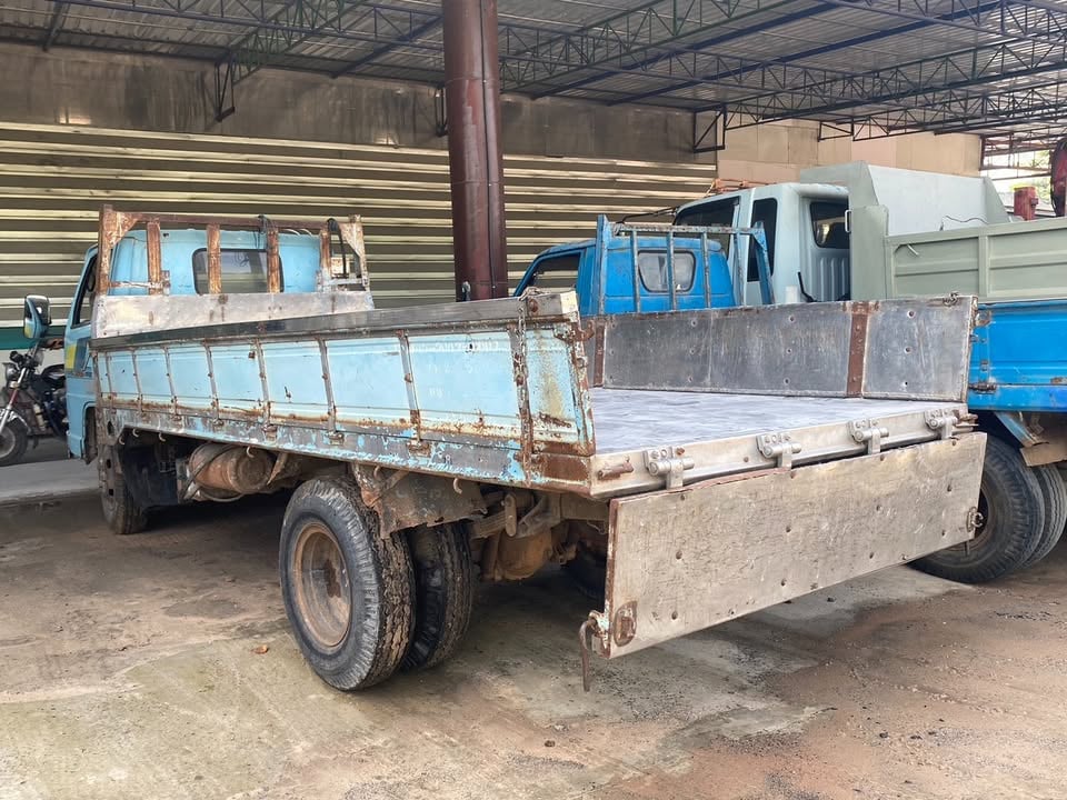 ISUZU NKR รถบรรทุก 6ล้อ กระบะเหล็ก ปี2017 ISUZU NKR รถบรรทุก 6ล้อ กระบะเหล็ก ปี2017