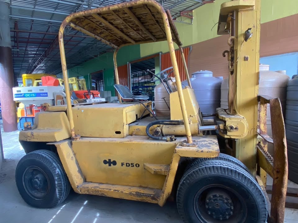 รถโฟล์คลิฟสีเหลือง KOMATSU FD50 5ตัน เสาสูง 3 เมตร
