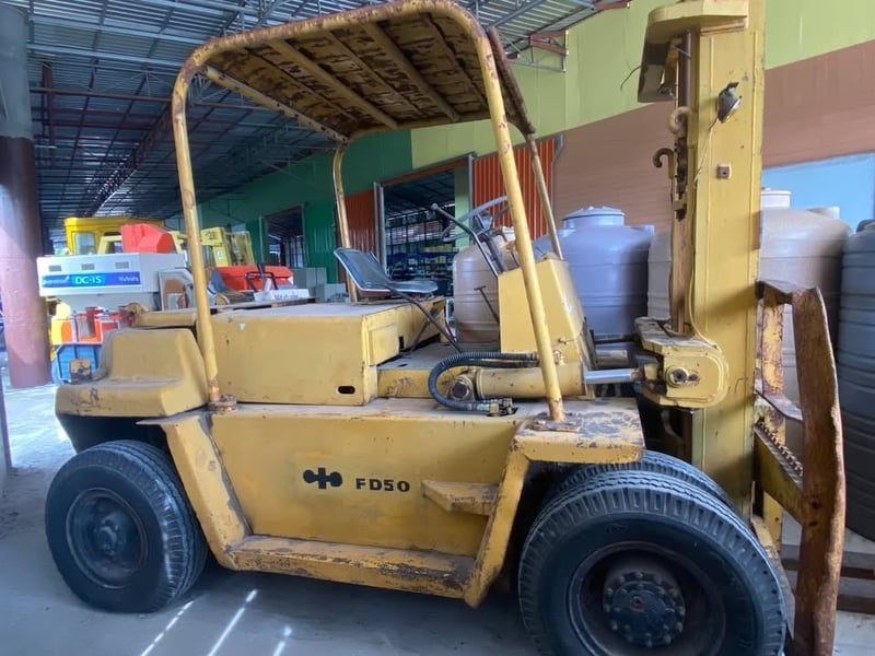 รถโฟล์คลิฟสีเหลือง KOMATSU FD50 5ตัน เสาสูง 3 เมตร
