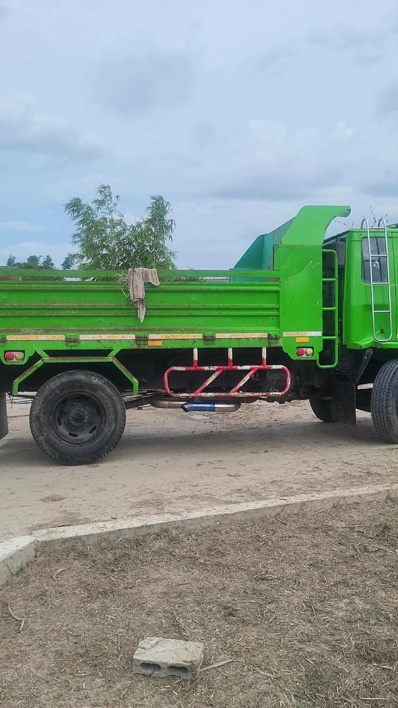 Isuzu ดั้มพ์ FTR11NY Isuzu ดั้มพ์ FTR11NY