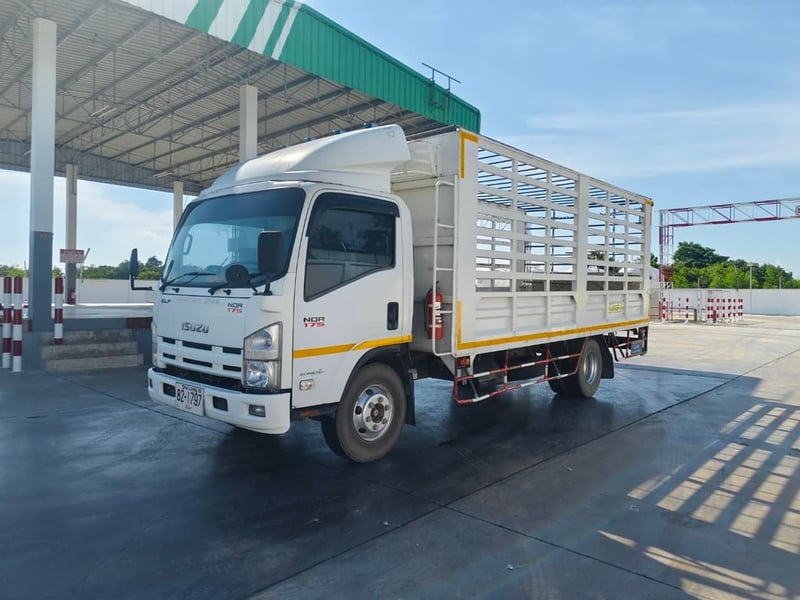 ISUZU NQR 175 แรงม้า คอกสูงติดลิฟท์ ไมล์ 2 แสน 