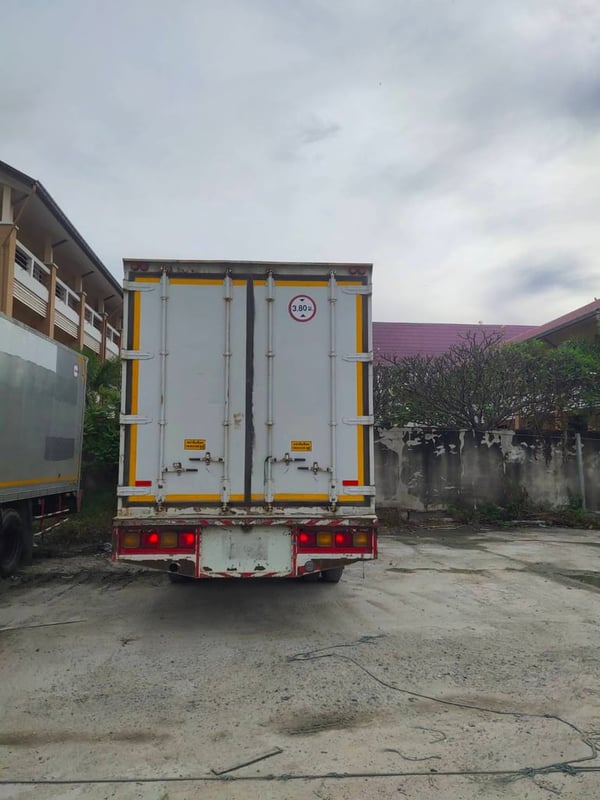 ISUZU FTR 195แรงม้า รถบรรทุก 6ล้อ ตู้แห้ง ปี2000