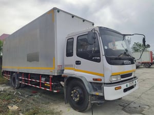 ISUZU FTR 195แรงม้า รถบรรทุก 6ล้อ ตู้แห้ง ปี2000