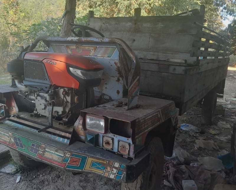 ขายรถอีแต๋นเกียร์ 2 ลูกเครื่องคูโบต้า 15แรง 80,000 บาทต่อรองครับ