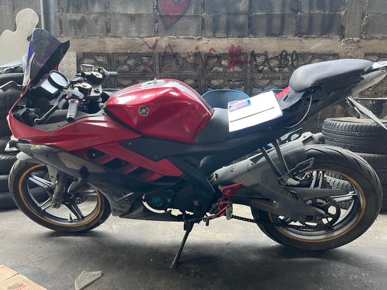 ขาย r15 8000 บาท เครื่องไม่ติด