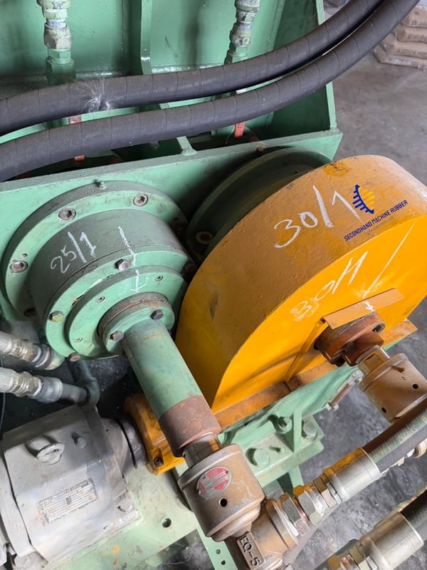 ครื่องผสมยาง ขนาด 55 ลิตร  - แบบเข้าหน้า ออกหลัง   - มอเตอร์ 100 แรงม้า : ผสมงานเนียน เร็ว