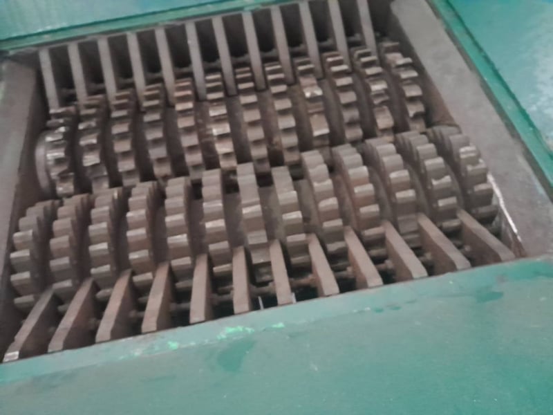 เครื่องขบบด   ใช้  สำหรับ ก้อนพลาสติก ยางพาเลทแข็งเหนียว กระดาษแผ่นม้วน 