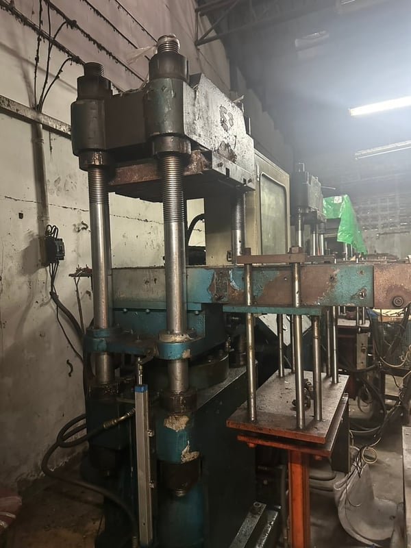 เครื่องอัดยาง 2 หัว ขึ้นลง สไสต์ อัตโนมัติ กระทุ้ง ขนาด 100 ตัน ราคาคุ้ม ยามงานเยอะ เครื่องอัดยาง 2 หัว ขึ้นลง สไสต์ อัตโนมัติ กระทุ้ง ขนาด 100 ตัน ราคาคุ้ม ยามงานเยอะ