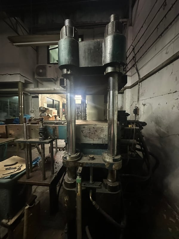 เครื่องอัดยาง 2 หัว ขึ้นลง สไสต์ อัตโนมัติ กระทุ้ง ขนาด 100 ตัน ราคาคุ้ม ยามงานเยอะ เครื่องอัดยาง 2 หัว ขึ้นลง สไสต์ อัตโนมัติ กระทุ้ง ขนาด 100 ตัน ราคาคุ้ม ยามงานเยอะ