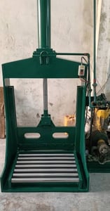 เครื่องตัดยาง ได้ทั้งแบบก้อน แผน แบ่งชิ้นงานใหญ่ หนา เหนียว แข็ง ได้สบาย 