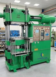 เครื่องฉีดยาง แบบ ออโต้ สไสต์ กระทุ้ง  -กำลังแรง ฉีดงานยางเนียบ ไร้ที่ติ-  -  ขนาด 400 ตัน 