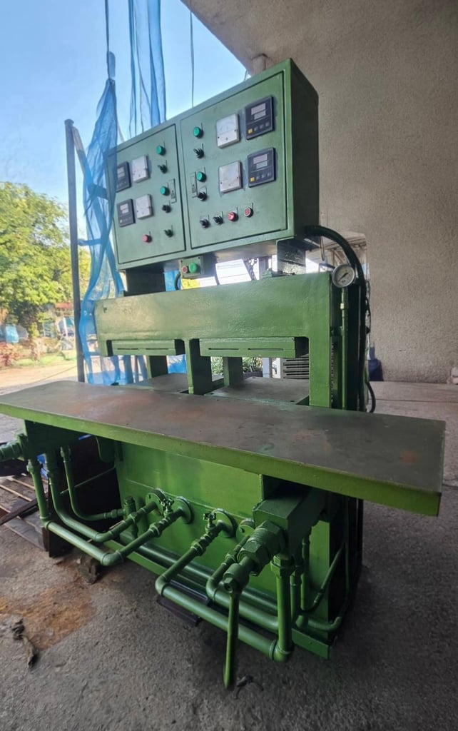 เครื่องอัดยาง 2 ชั้น 2 ช่อง ทำงานดี ลงทุนน้อย เครื่องเล็ก ประหยัดไฟ อัดงานได้ 4 แบบในเครื่องเดียว เครื่องอัดยาง 2 ชั้น 2 ช่อง ทำงานดี ลงทุนน้อย เครื่องเล็ก ประหยัดไฟ อัดงานได้ 4 แบบในเครื่องเดียว