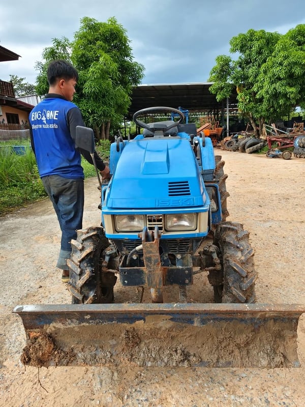 รถไถ อิเซกิ 165 เก่านอก