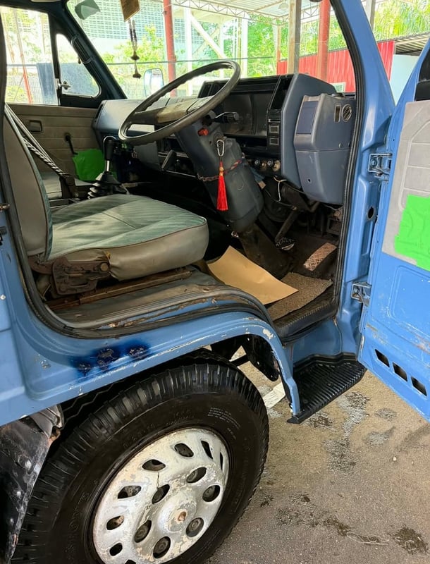 ISUZU NPR 130แรงม้า รถบรรทุก 6ล้อ ดั้มพ์ ปี1995
