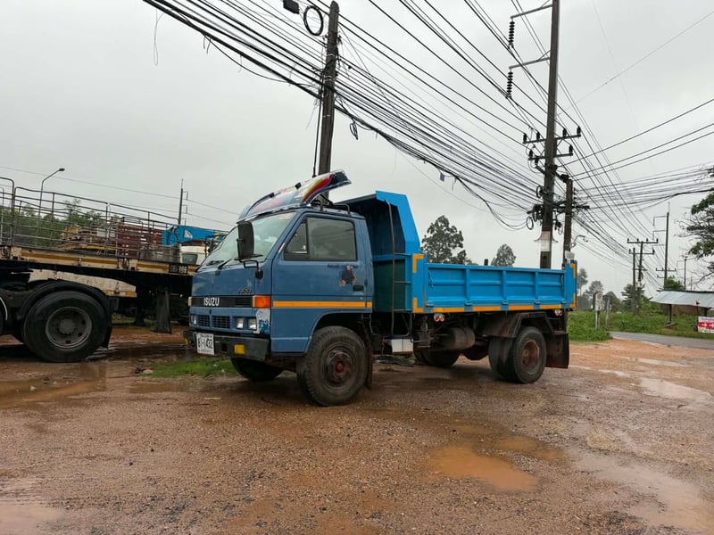 ISUZU NPR 130แรงม้า รถบรรทุก 6ล้อ ดั้มพ์ ปี1995