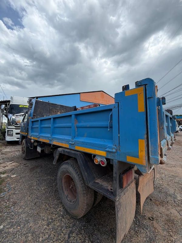 ISUZU NPR 130แรงม้า รถบรรทุก 6ล้อ ดั้มพ์ ปี1995