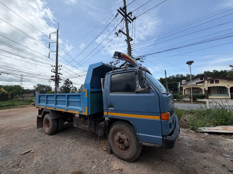 ISUZU NPR 130แรงม้า รถบรรทุก 6ล้อ ดั้มพ์ ปี1995