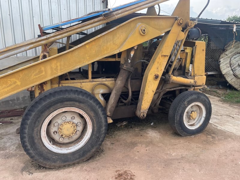 ขายรถตักล้อยาง 