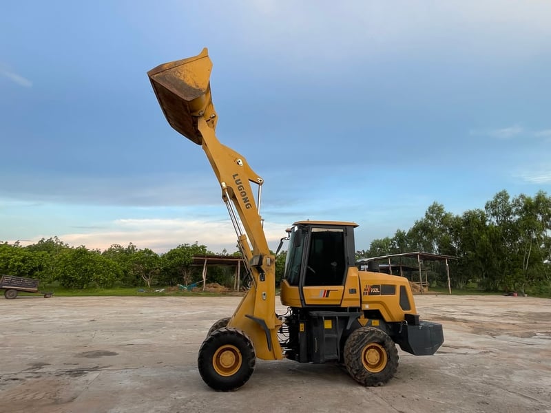 ขายรถตักล้อยาง เเขนยาว