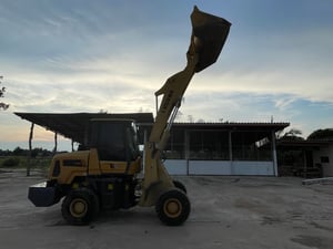 ขายรถตักล้อยาง เเขนยาว