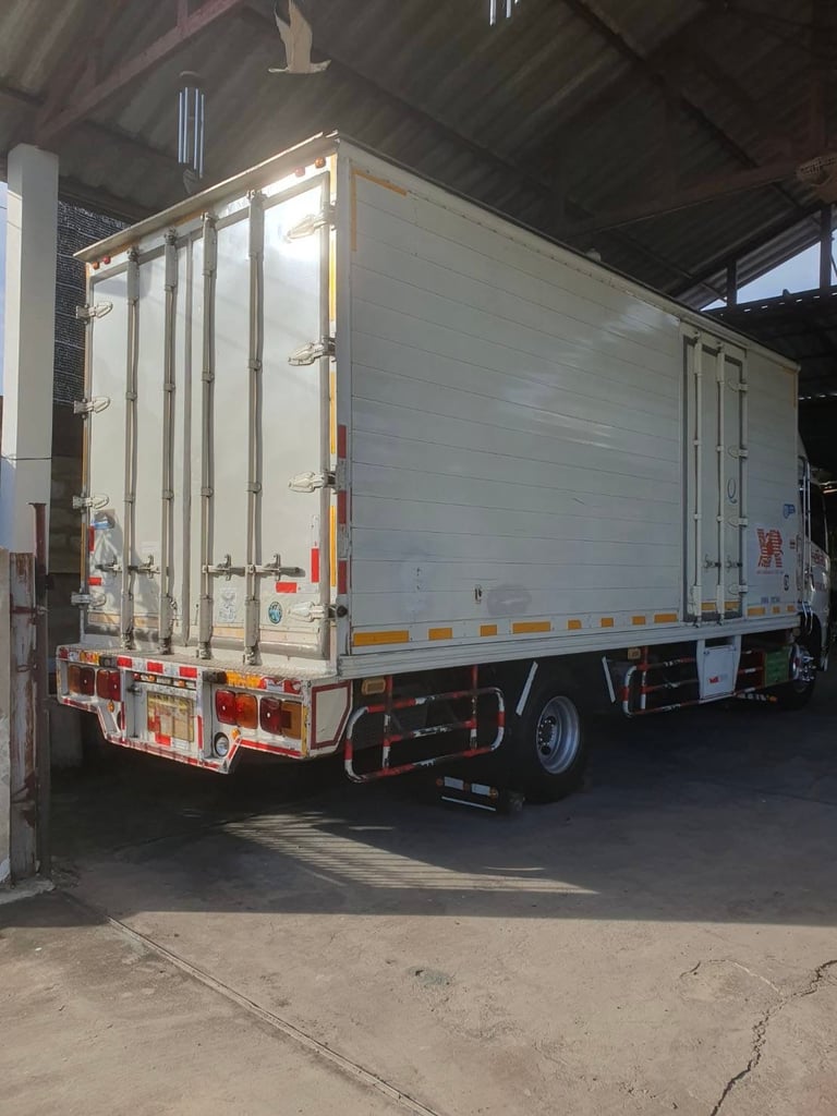 HINO Series 500 175แรงม้า รถบรรทุก 6ล้อ ตู้แห้ง ปี2016 เลขไมล์น้อยกว่า 100,000 กม. HINO Series 500 175แรงม้า รถบรรทุก 6ล้อ ตู้แห้ง ปี2016 เลขไมล์น้อยกว่า 100,000 กม.