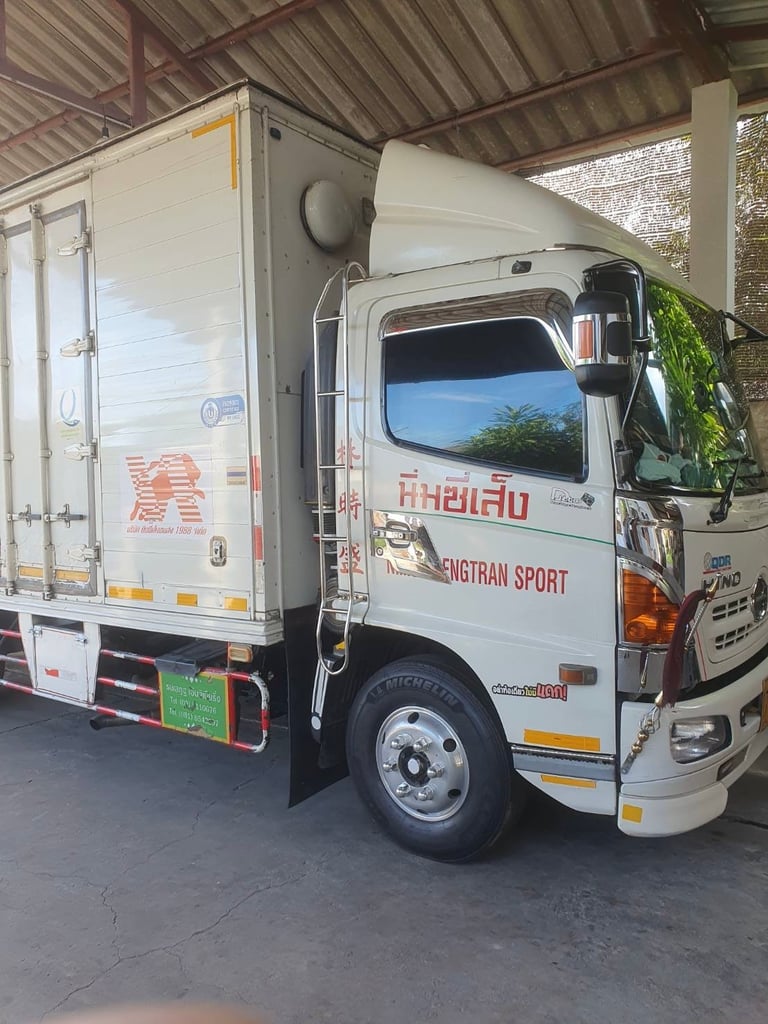 HINO Series 500 175แรงม้า รถบรรทุก 6ล้อ ตู้แห้ง ปี2016 เลขไมล์น้อยกว่า 100,000 กม. HINO Series 500 175แรงม้า รถบรรทุก 6ล้อ ตู้แห้ง ปี2016 เลขไมล์น้อยกว่า 100,000 กม.