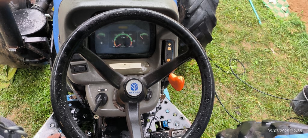 Newholland TT75 ปี 2012 Newholland TT75 ปี 2012