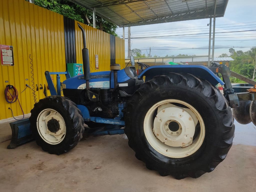 Newholland TT75 ปี 2012 Newholland TT75 ปี 2012