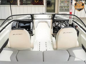 LARSON LX225S 6.2 L ปี 2019 สภาพดีมาก พร้อมเล่น LARSON LX225S 6.2 L ปี 2019 สภาพดีมาก พร้อมเล่น