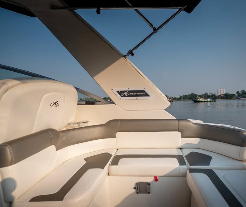 เรือสปอร์ตคาบินหรู Monterey 275 ปี 2014 เรือสปอร์ตคาบินหรู Monterey 275 ปี 2014